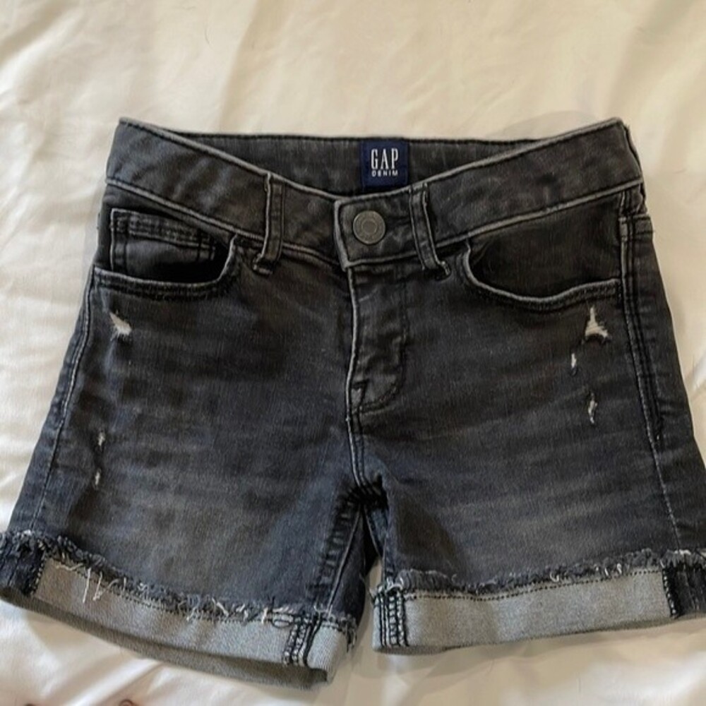 Gap Girls distressed black denim shorts SZ 6 EUC
